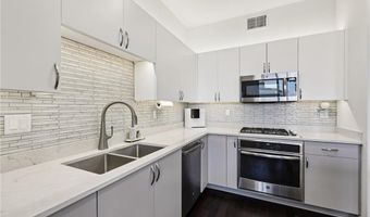 1240 S 2nd St 411, Minneapolis, MN 55415
