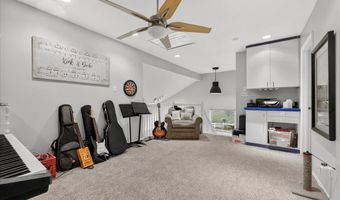800 Whispering Village Cir, Ballwin, MO 63021