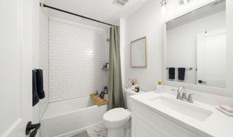5 Melinda Ct, Bayville, NJ 08721