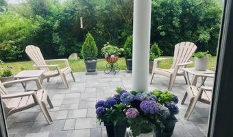 307 Corey Ln, Middletown, RI 02842