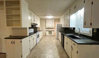 901 4th St, Adel, GA 31620