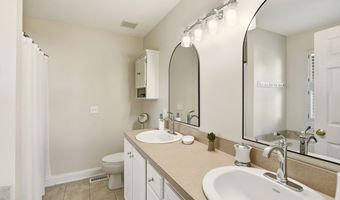 617 Eaton Dr, Aurora, OH 44202