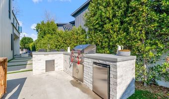 16846 Addison St, Encino, CA 91436