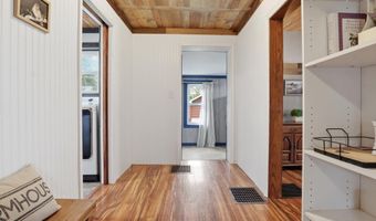 103 W KING St, Abbottstown, PA 17301