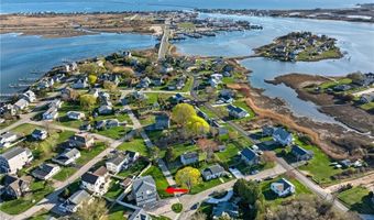25 Scallop Shell Rd, Narragansett, RI 02882