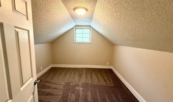 906 Rittenhouse St, Des Moines, IA 50315