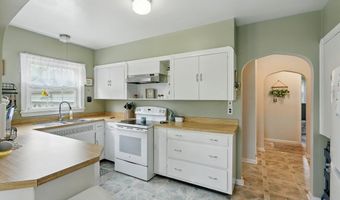 1624 Krumroy Rd, Akron, OH 44306