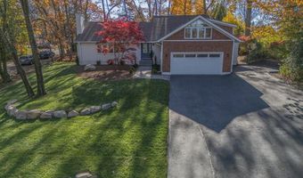 5 Karen Dr, Barrington, RI 02806