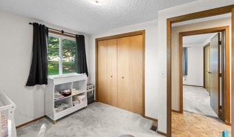 404 Jefferson Dr, Alcester, SD 57001
