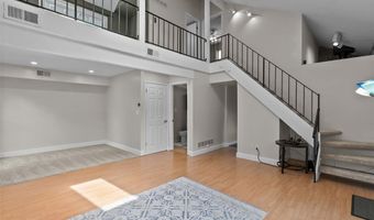 404 Applestone Dr, Ballwin, MO 63021