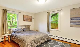 9 Roberta Dr, Barrington, RI 02806
