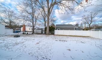 30 Raymond Pl, Cromwell, CT 06416