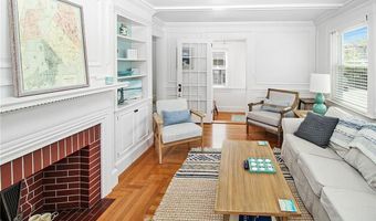 28 W Narragansett Ave, Newport, RI 02840