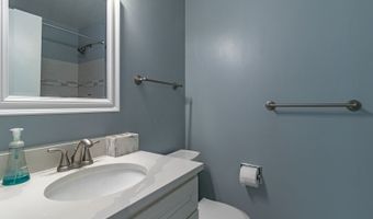 711 E Falcon Dr 201, Arlington Heights, IL 60005
