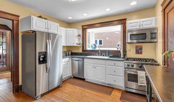 497 Maple Ave, Cheshire, CT 06410
