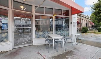 37 Main St, East Greenwich, RI 02818