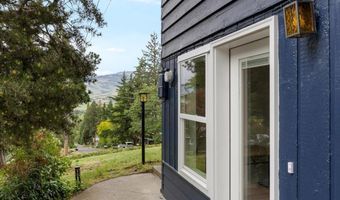 1840 Crestview Dr, Ashland, OR 97520