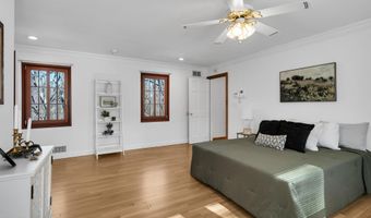 160 Pelican Rd, Middletown, NJ 07748