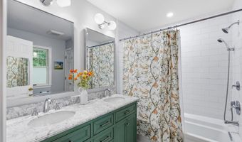 2 Brittania Dr 2, Danbury, CT 06811