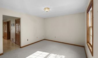 9 Maxwell Dr, Brookline, NH 03033