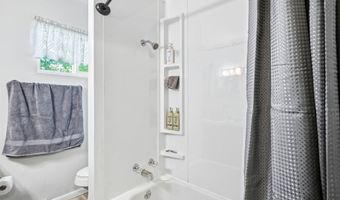313 S Rinker Ave, Aurora, MO 65605