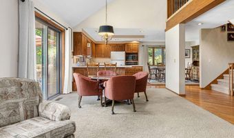 1334 W CLOVERDALE Dr, Appleton, WI 54914