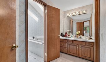 231 Londonderry Ln, Amherst, NY 14068