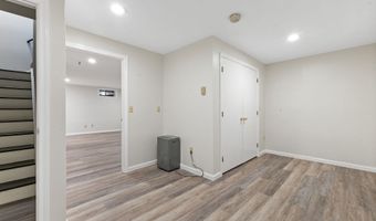 27 Crows Nest Ln 7E, Danbury, CT 06810