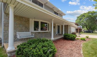 1330 N BRIARCLIFF Dr, Appleton, WI 54915