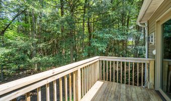 18 Holiday Dr, Albrightsville, PA 18210