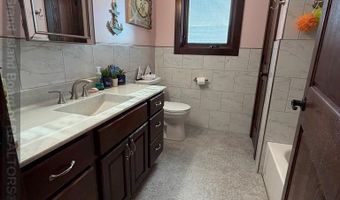 1524 Beechwood Dr, Aurora, NE 68818