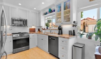 11635 W Locust Ln, Apple Valley, CA 92308
