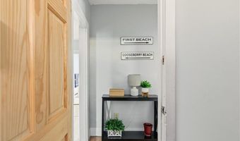 13 Holland St 1, Newport, RI 02840