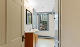 130 E Main St, Clinton, CT 06413