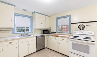 4 Chase Ln, Lincoln, RI 02865