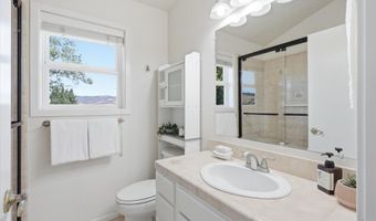 215 Piedmont Dr, Ashland, OR 97520