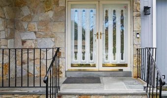 30 Dutchess Dr, Cranston, RI 02921