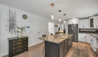537 Pingree Hill Rd, Auburn, NH 03032