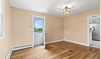 21 Reardon Dr, Middletown, RI 02842