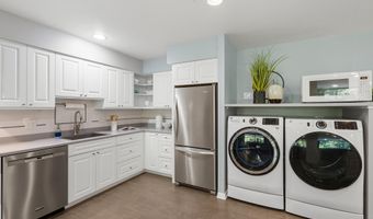 4956 SENTINEL Dr 9-402, Bethesda, MD 20816