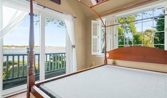 128 Eustis Ave, Newport, RI 02840