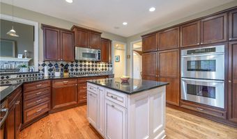 430 W Homestead Dr, Aurora, OH 44202