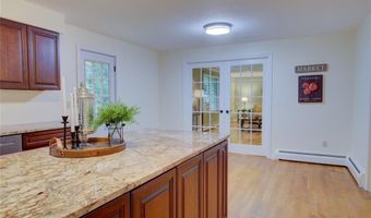 31 Edgewater Rd, Narragansett, RI 02882