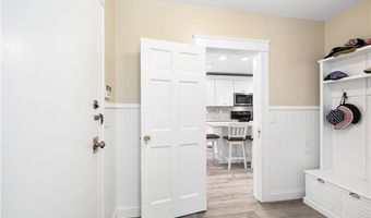 121 Commonwealth Ave, Warwick, RI 02886