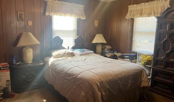 571 Hopping Rd, Belford, NJ 07718