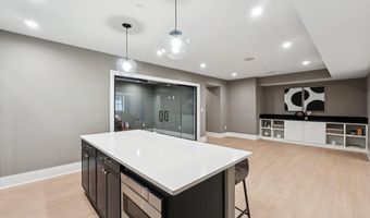 7805 CAYUGA Ave, Bethesda, MD 20817