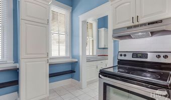 17 E 33rd St, Savannah, GA 31401