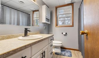 11 Linda Ln, Aberdeen, SD 57401