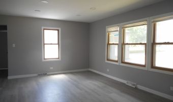 4 N327 7th Ave, Addison, IL 60101