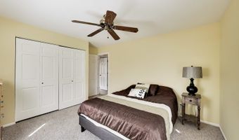 525 Skyline Dr, Algonquin, IL 60102